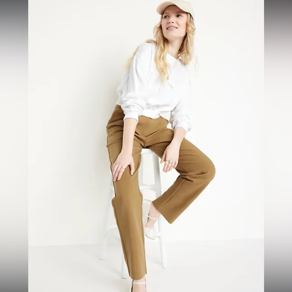 Old Navy Extra High-Waisted Taylor Trouser Straight Pants in Clifftop